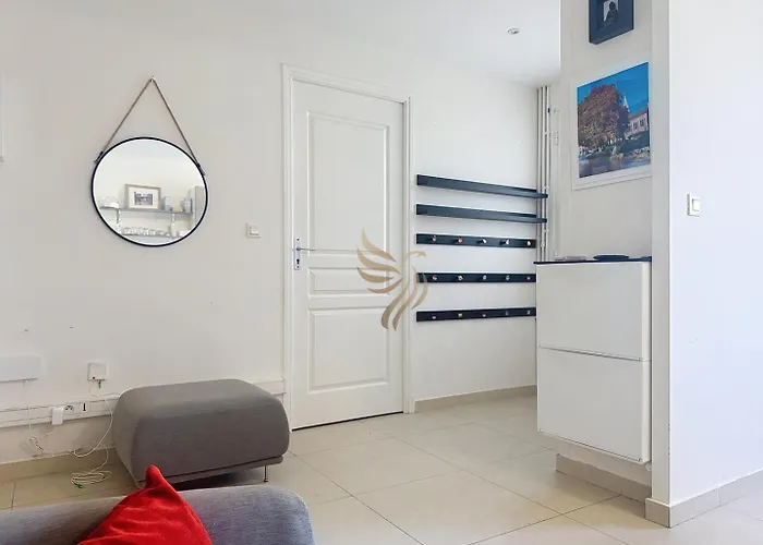 T3 Private Garden 2 Steps From The Center-clim 아파트